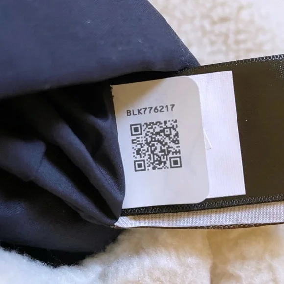 The North Face Women’s Cuchillo Reversible Navy Vest - Picture 8 of 9